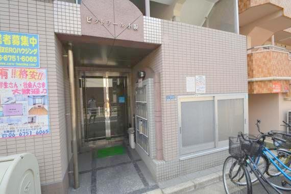 エントランス　エントランス周辺はいつもキレイに片付けられています。