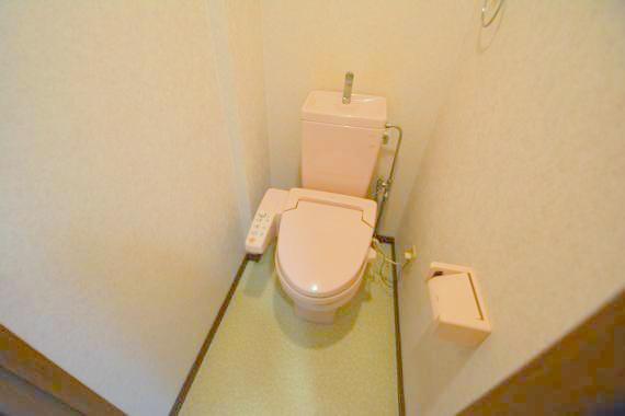 トイレ　綺麗なトイレにはウォシュレット標準装備です。