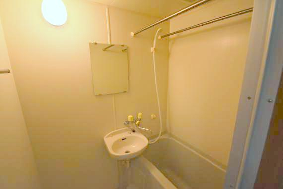 洗面設備　コンパクト洗面台です。使いやすいですよ。