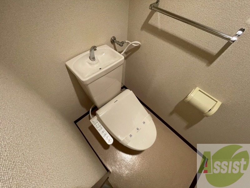 トイレ　ウォシュレット機能がついたトイレ。安心して使用できますね。