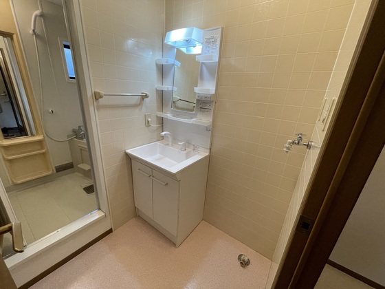 洗面設備　※他の号室の写真です。