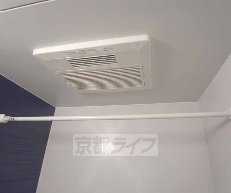 その他設備　浴室乾燥機付き・