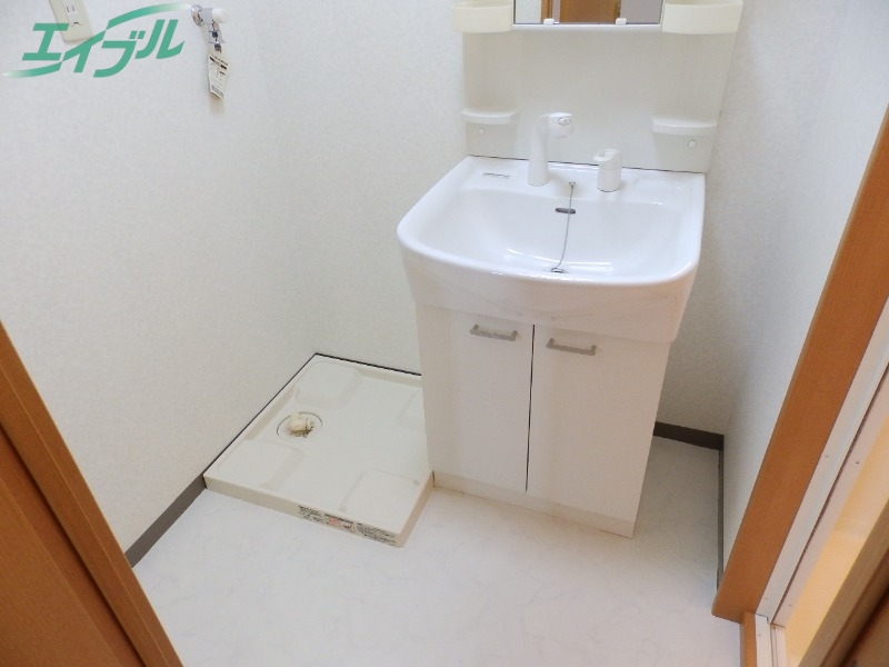 洗面設備　同型参考写真です
