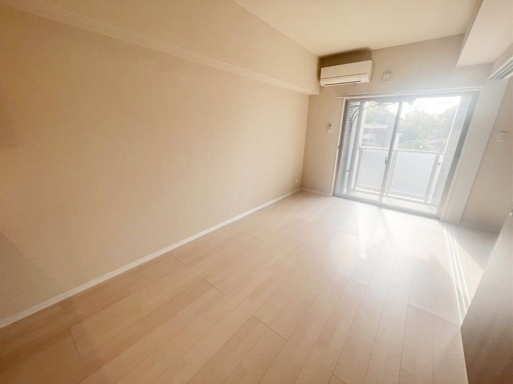 居室・リビング　反転タイプ