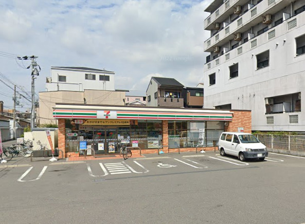コンビニ　セブンイレブン 大阪東中本3丁目店（コンビニ）まで408m