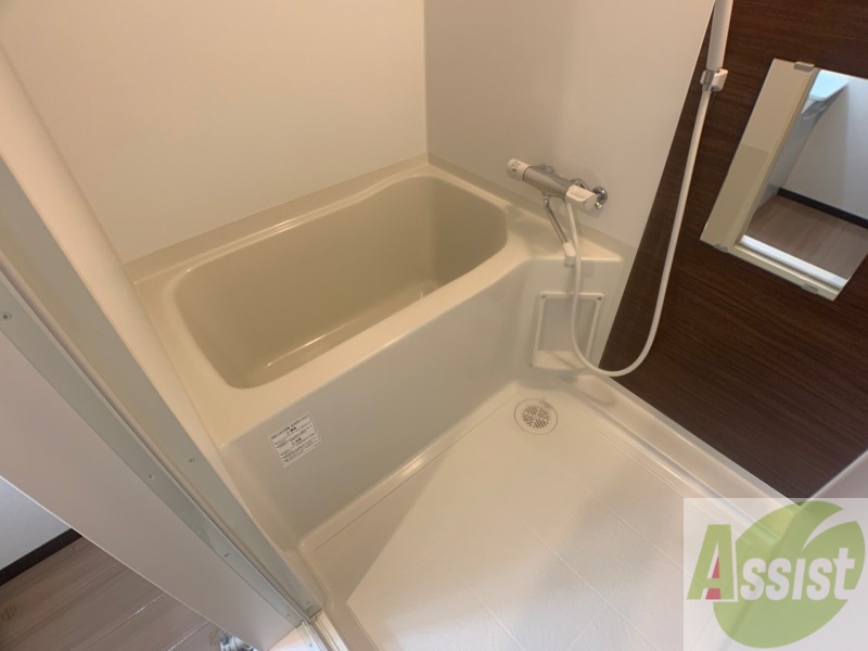 バス・シャワールーム　お風呂になります。一日の疲れを癒してくださいね。