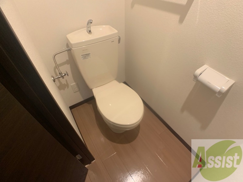 トイレ　こちらはトイレです。清潔感があり、安心して使用できます。