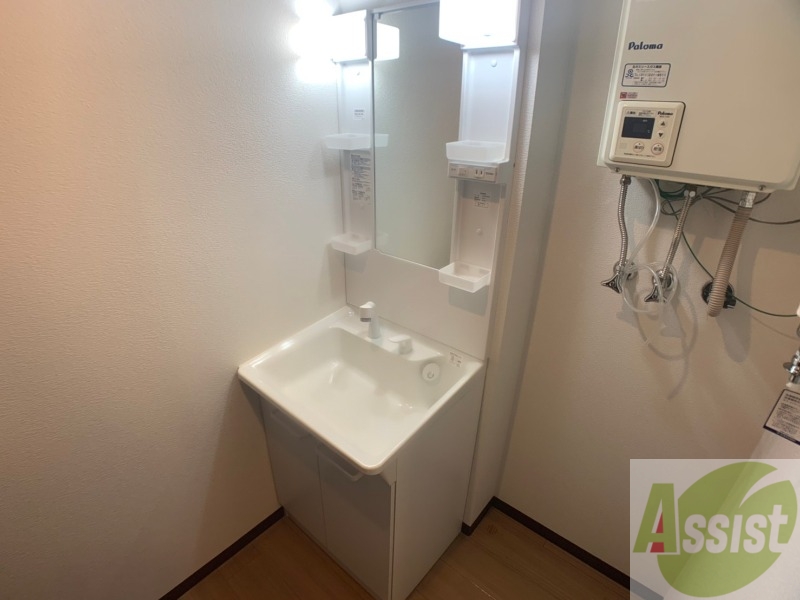 洗面設備　シャンプードレッサー。身支度はここでばっちりですね。