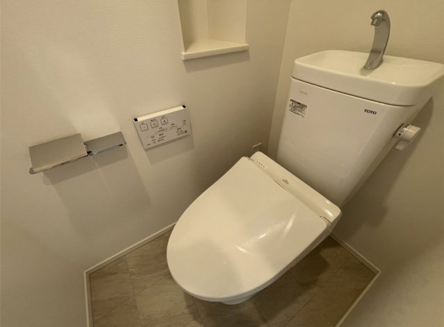 トイレ　別部屋参考写真になります