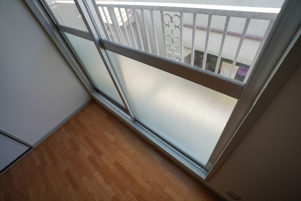 バルコニー　同じ建物の別なお部屋