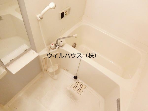 バス・シャワールーム　浴室乾燥機、追い焚き機能付きバス！