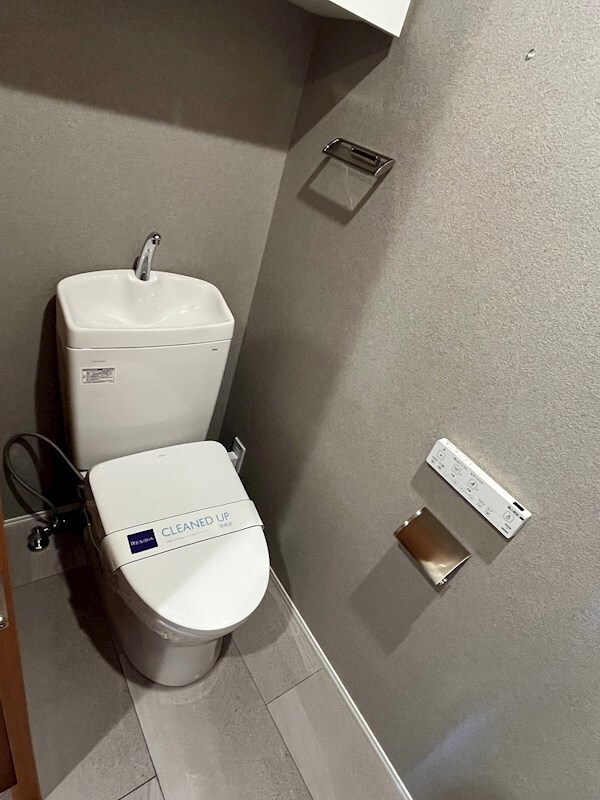 トイレ　※反転タイプの写真を使用しています。