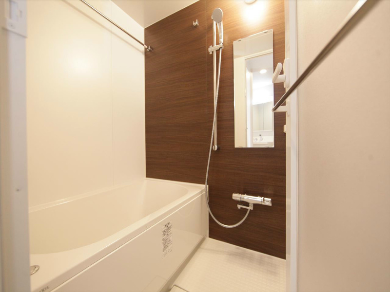 バス・シャワールーム　浴室暖房乾燥機付　追い焚き・オートバス機能付お風呂