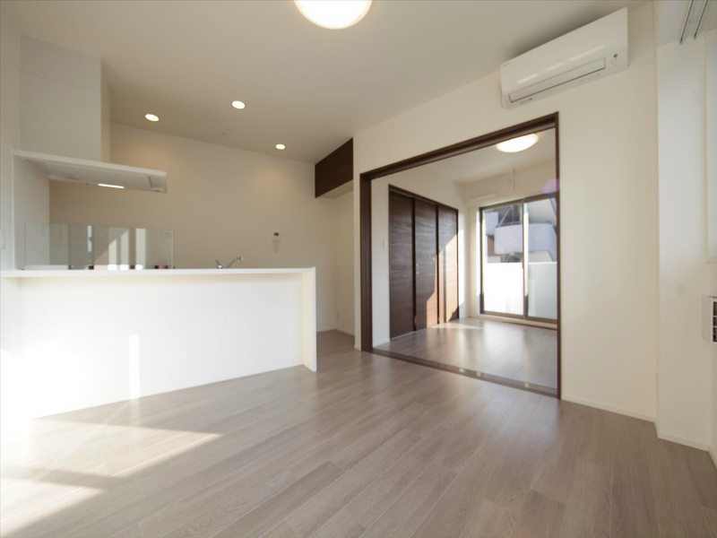 居室・リビング　ＬＤＫ9.9帖　洋室5.7帖　つなげても使えます