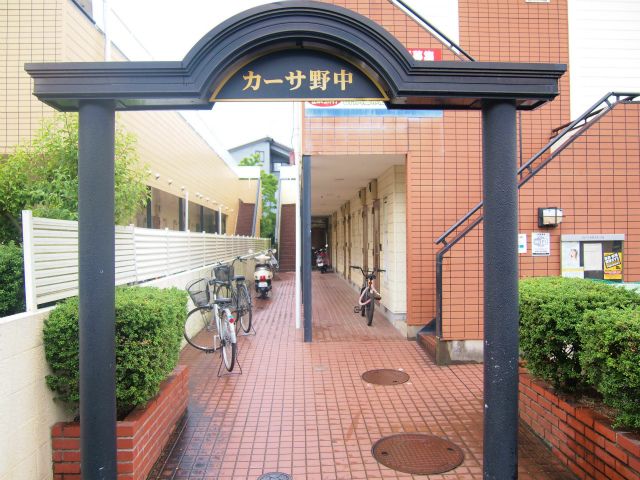 エントランス　落ち着いたエントランスです