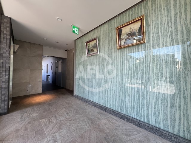 ロビー　SHIPS　Nishikujo　ロビー