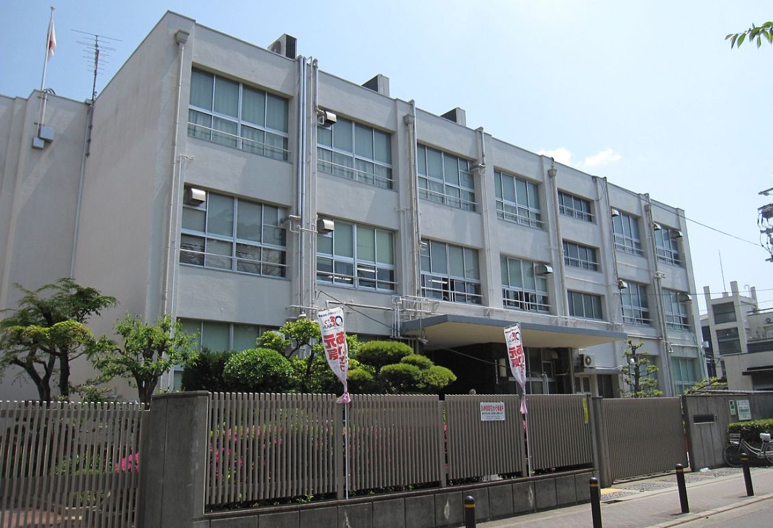 小学校　西九条小学校（小学校）まで584m