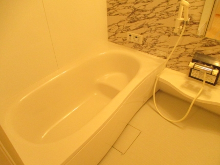 バス・シャワールーム　お風呂で日々の疲れを落としましょう