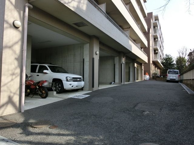 駐車場　★屋内駐車場スペースです★