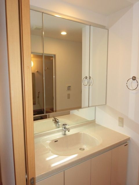 洗面設備　★便利な独立洗面台付です★