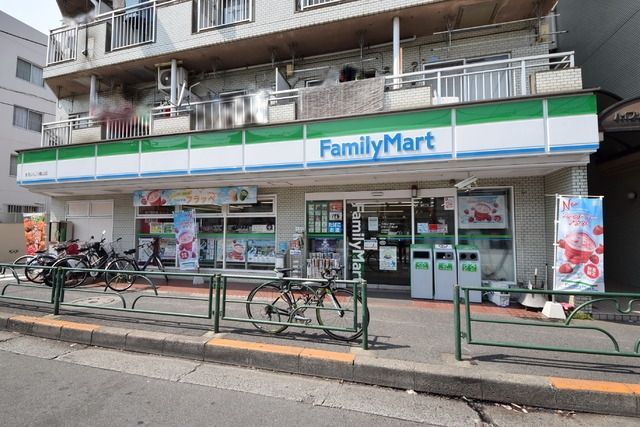 コンビニ　ファミリーマート（コンビニ）まで120m