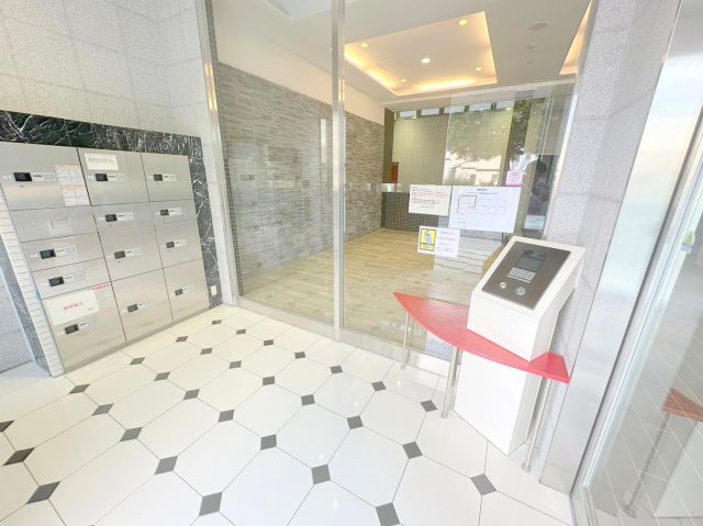 ロビー　オシャレなロビーは安心のオートロック付きです。