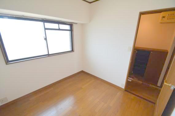 その他部屋・スペース　落ち着いた雰囲気のこのお部屋でゆっくりお休みください。