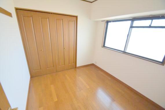 居室・リビング　家具配置がしやすいですね。