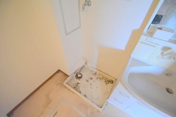 その他設備　嬉しい室内洗濯機置場。これで洗濯機も長持ちしますね。