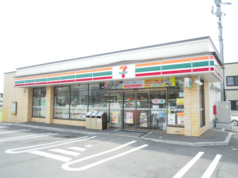 コンビニ　セブンイレブン函館桔梗3丁目店（コンビニ）まで526m