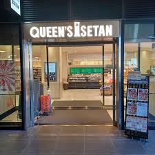スーパー　クイーンズ伊勢丹小石川店（スーパー）まで307m