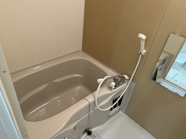 バス・シャワールーム　浴室乾燥機付きで便利です！