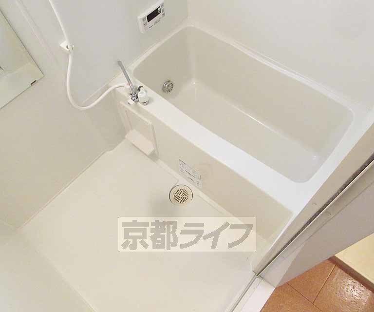 バス・シャワールーム　広めのお風呂です