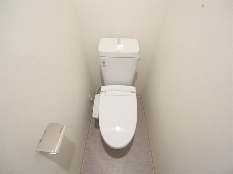 トイレ　温水洗浄暖房便座付トイレ