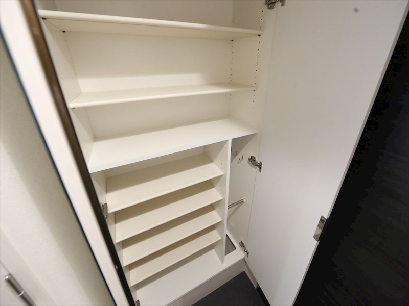 玄関　玄関　シューズボックス付（収納充実してます）