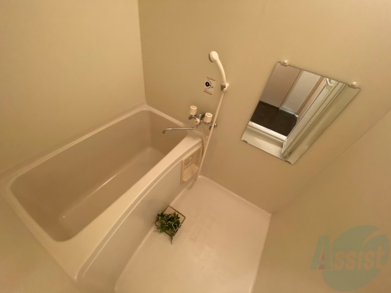 バス・シャワールーム　お風呂になります。一日の疲れを癒してくださいね。