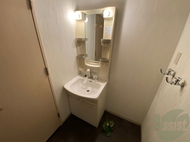 洗面設備　独立洗面台です。大きくてよいですね。シャンプーもできます！