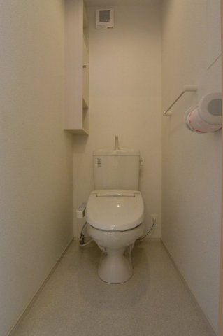 トイレ　【Ｖｉｌｌａ　ひまわり　I】コンパクトで使いやすいトイレです