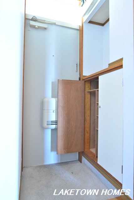 玄関　玄関ホールと玄関収納です。