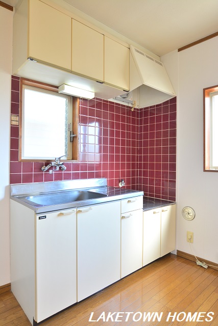 キッチン　小窓があるキッチンです。