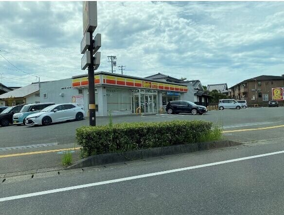 コンビニ　デイリーヤマザキ福津宮司店（コンビニ）まで629m