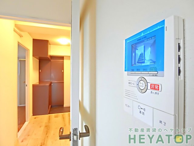 セキュリティ　不意の訪問もモニター付きドアホンで安心確認