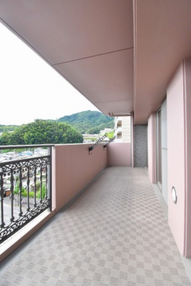 バルコニー　※他の号室の写真になります。