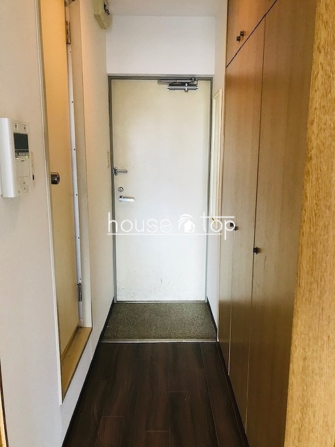 玄関　シューズボックス・クローゼット完備