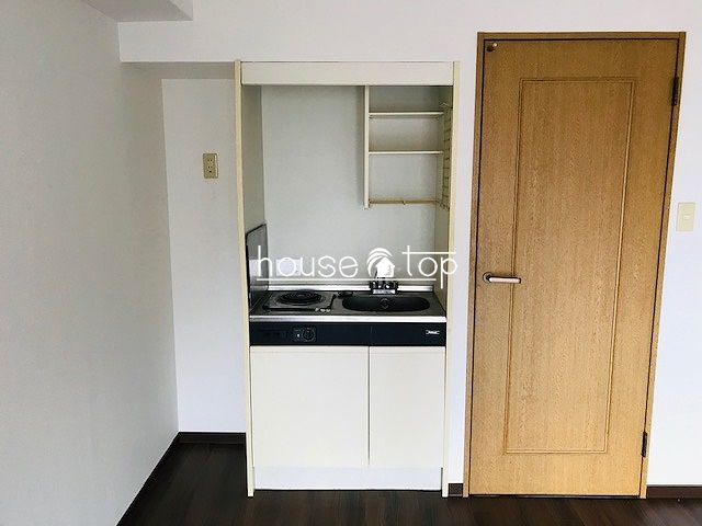 キッチン　キッチン隣には冷蔵庫が設置可能