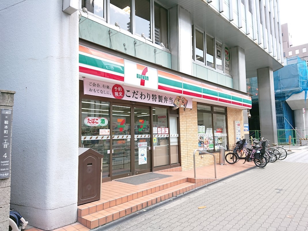 コンビニ　セブンイレブン 大阪靱本町1丁目店（コンビニ）まで230m