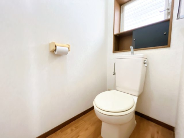 トイレ　別号室の写真となります