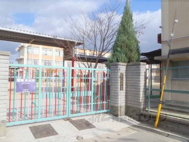 小学校　明親小学校（小学校）まで490m