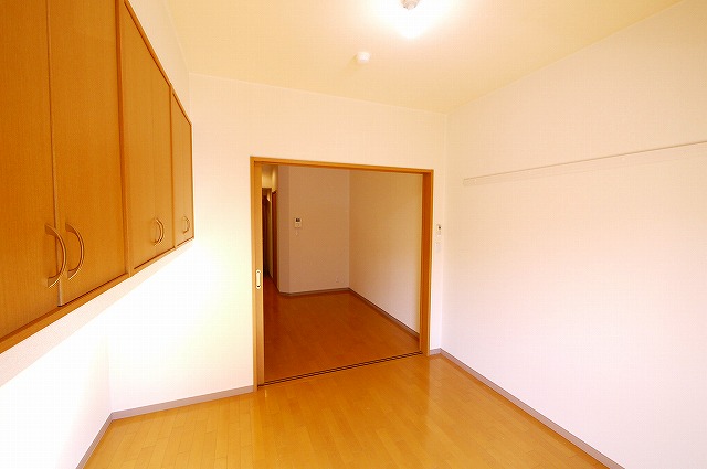 その他部屋・スペース　落ち着いて過ごせるお部屋なので、寝室にいかがでしょうか