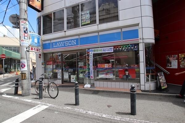 コンビニ　ローソン 阪急塚口駅前店（コンビニ）まで348m